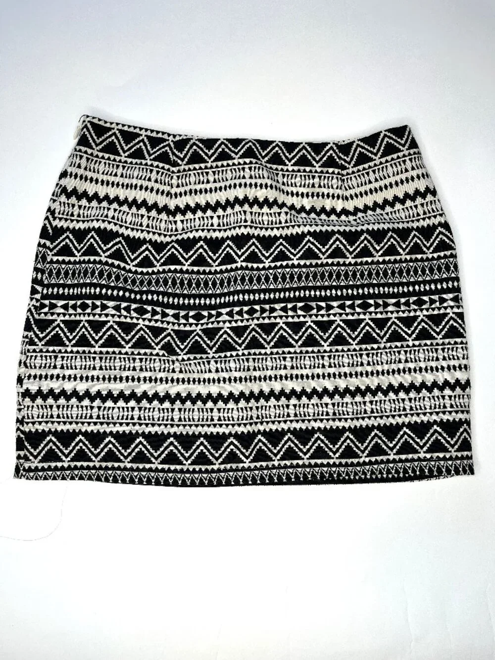 FOREVER 21 Black/Tan Geometric Print ~ MINI SKIRT ~ Size Small